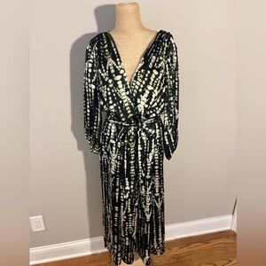 Banana Republic Black and Cream Long Sleeve Dress